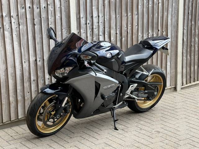 2010 Honda CBR 1000 RR FIREBLADE 2010 (60) SUPER SPORT + AKRAPOVIC
