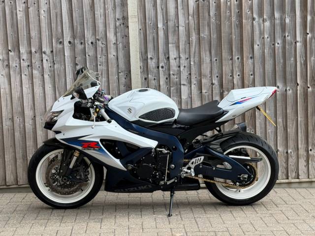 2010 Suzuki Gsx-r 600 L0 2010 (PRIVATE REG) SUPER SPORT + SCORPION + LOW MILES