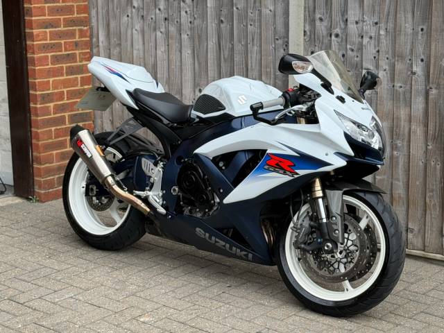 2010 Suzuki Gsx-r 600 L0 2010 (PRIVATE REG) SUPER SPORT + SCORPION + LOW MILES