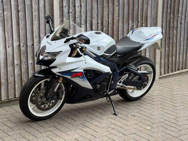 2010 Suzuki Gsx-r 600 L0 2010 (PRIVATE REG) SUPER SPORT + SCORPION + LOW MILES