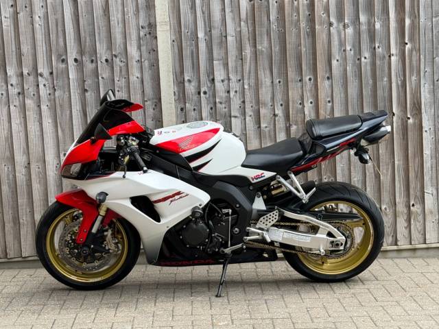 2007 Honda CBR 1000 RR FIREBLADE HRC EDITION 2007 (57) + LOADS OF PAPER WORK !!!