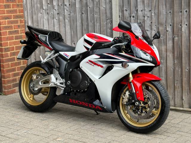 2007 Honda CBR 1000 RR FIREBLADE HRC 2007 (07) SUPER SPORT + 5,600 MILES FROM NEW !!!