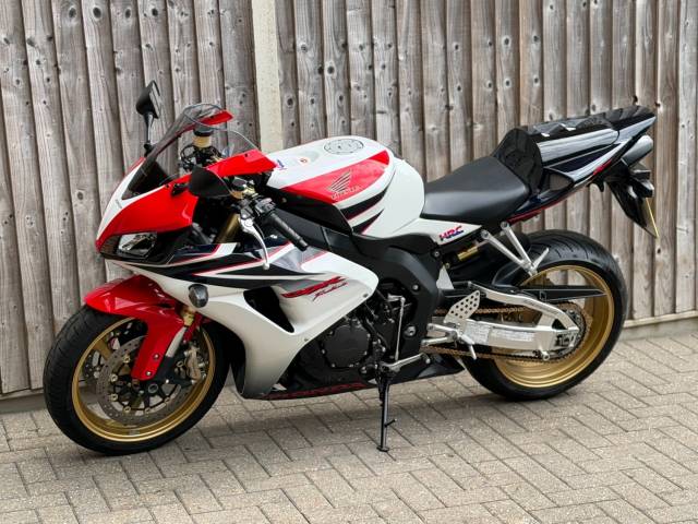 2007 Honda CBR 1000 RR FIREBLADE HRC 2007 (07) SUPER SPORT + 5,600 MILES FROM NEW !!!