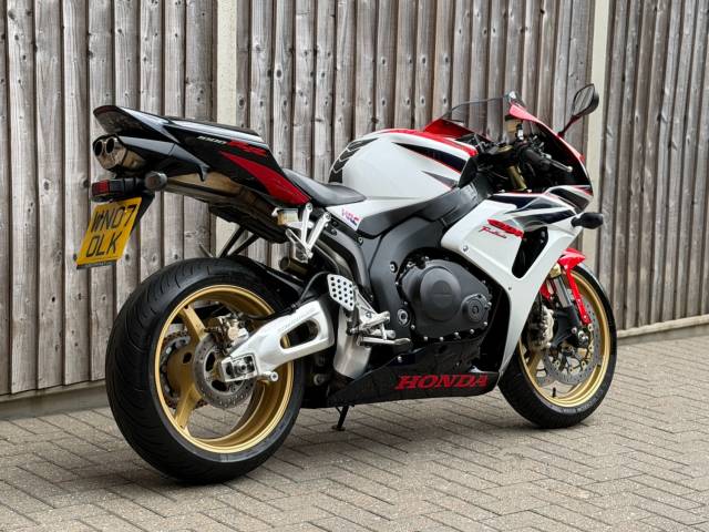 2007 Honda CBR 1000 RR FIREBLADE HRC 2007 (07) SUPER SPORT + 5,600 MILES FROM NEW !!!