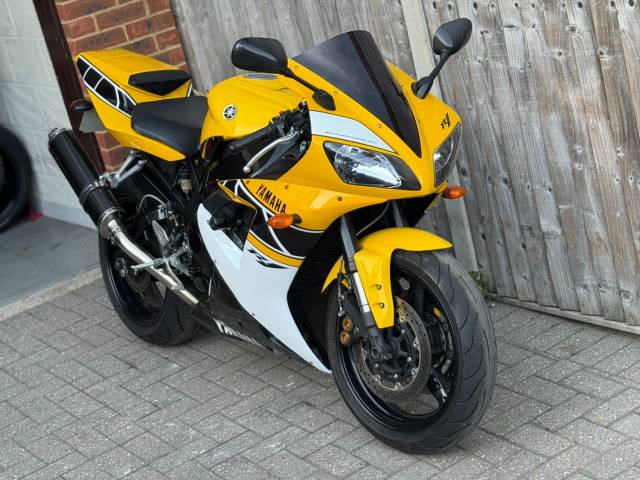 2002 Yamaha YZF R1 5PW 2002 SUPER SPORT + KENNY ROBERTS REPLICA
