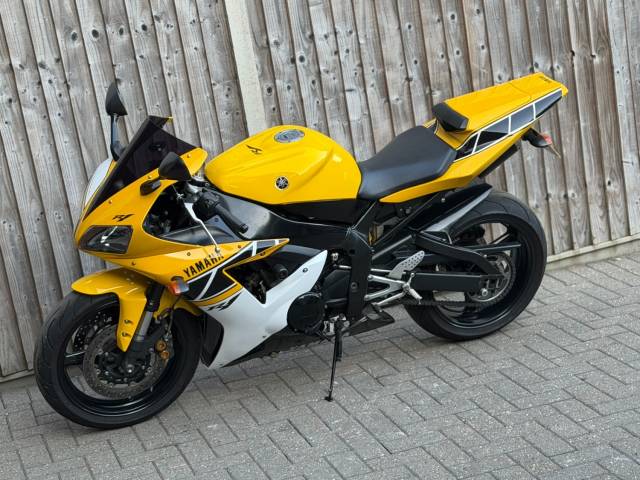 2002 Yamaha YZF R1 5PW 2002 SUPER SPORT + KENNY ROBERTS REPLICA