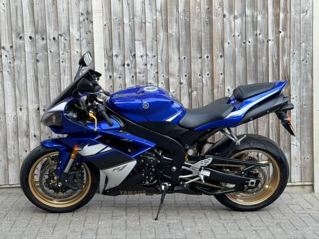 2008 Yamaha YZF R1 2008 (08) SUPER SPORT + CLEAN EXAMPLE THROUGHOUT + 2 FORMER KEEPER
