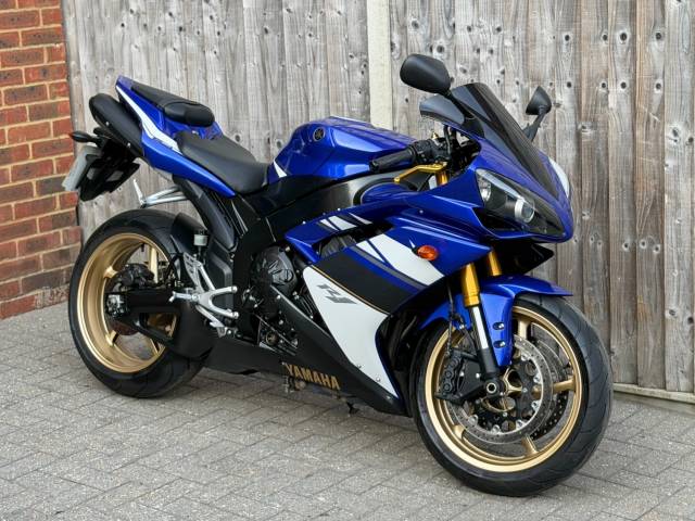 2008 Yamaha YZF R1 2008 (08) SUPER SPORT + CLEAN EXAMPLE THROUGHOUT + 2 FORMER KEEPER