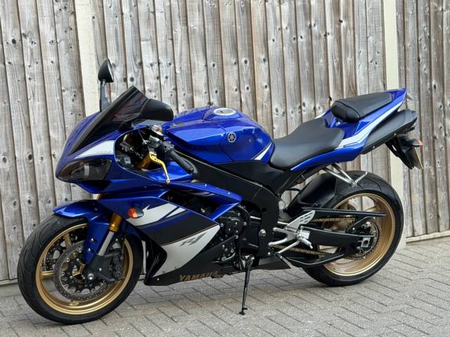 2008 Yamaha YZF R1 2008 (08) SUPER SPORT + CLEAN EXAMPLE THROUGHOUT + 2 FORMER KEEPER
