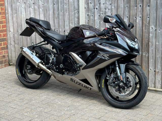 2010 Suzuki Gsx-r 750 L0 2010 (10) SUPER SPORT + COLA BROWN + YOSHIMURA EXHAUST