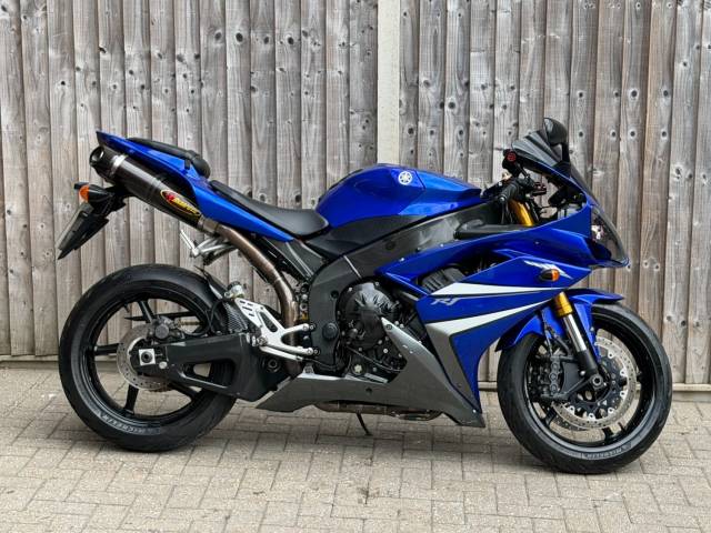 Yamaha YZF R1 2008 SUPER SPORT + AKRAPOVIC + 15,000 MILES SUPER SPORT Petrol Blue