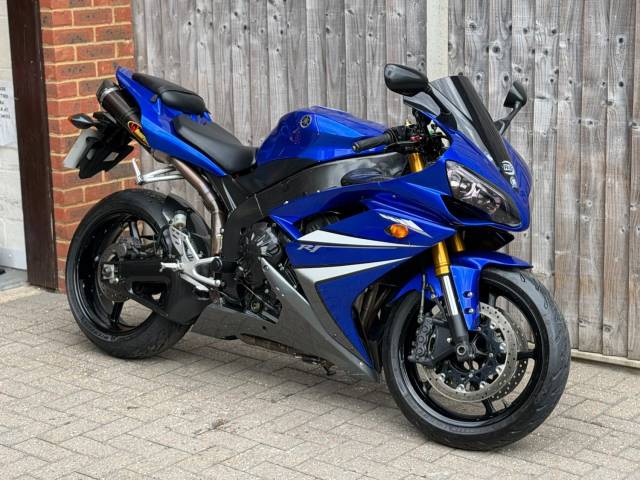2008 Yamaha YZF R1 2008 SUPER SPORT + AKRAPOVIC + 15,000 MILES
