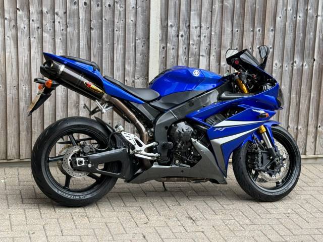 2008 Yamaha YZF R1 2008 SUPER SPORT + AKRAPOVIC + 15,000 MILES