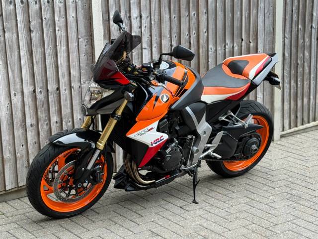 2013 Honda CB 1000R 2013 (13) REPSOL REPLICA + STUNNING EXTRAS + 9,800 MILES