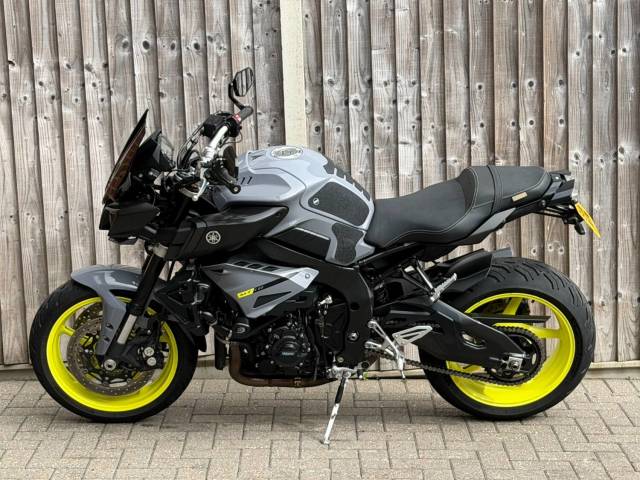 2017 Yamaha MT-10 ABS 2017 (17) + NARDO GREY + SCORPION EXHAUST + 7,000 MILES