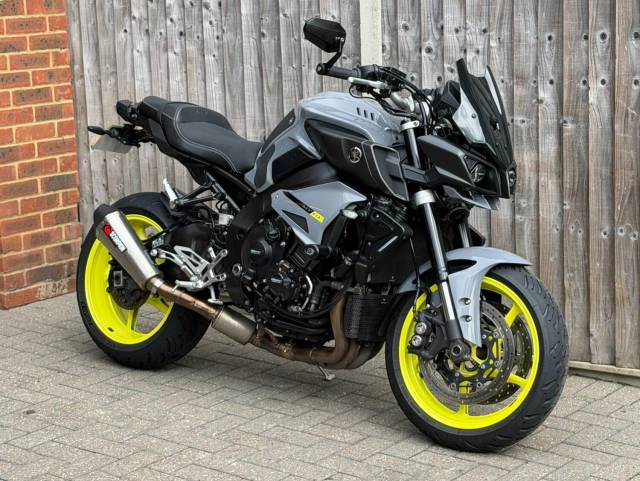 2017 Yamaha MT-10 ABS 2017 (17) + NARDO GREY + SCORPION EXHAUST + 7,000 MILES