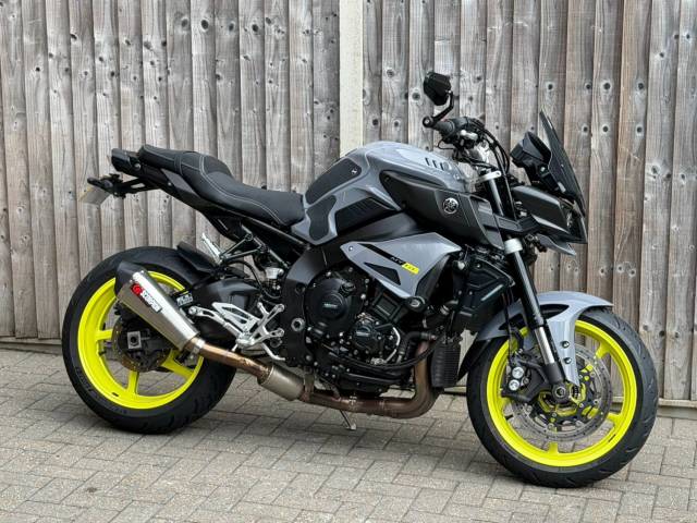 2017 Yamaha MT-10 ABS 2017 (17) + NARDO GREY + SCORPION EXHAUST + 7,000 MILES