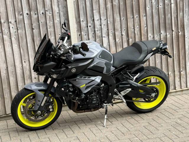 2017 Yamaha MT-10 ABS 2017 (17) + NARDO GREY + SCORPION EXHAUST + 7,000 MILES