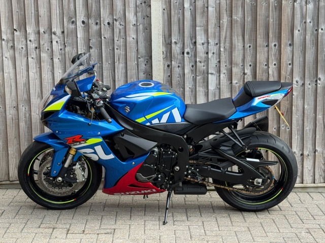 2016 Suzuki Gsx-r 750 L6 2016 (16) MOTO GP EDITION SUPER SPORT + 11,000 MILES + F/S/H