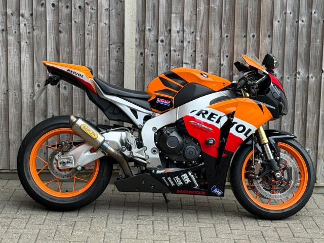 Honda CBR 1000 RR FIREBLADE 2010 (10) + REPSOL REP + SUPER SPORT + 11,200 MILS SUPER SPORT Petrol Orange